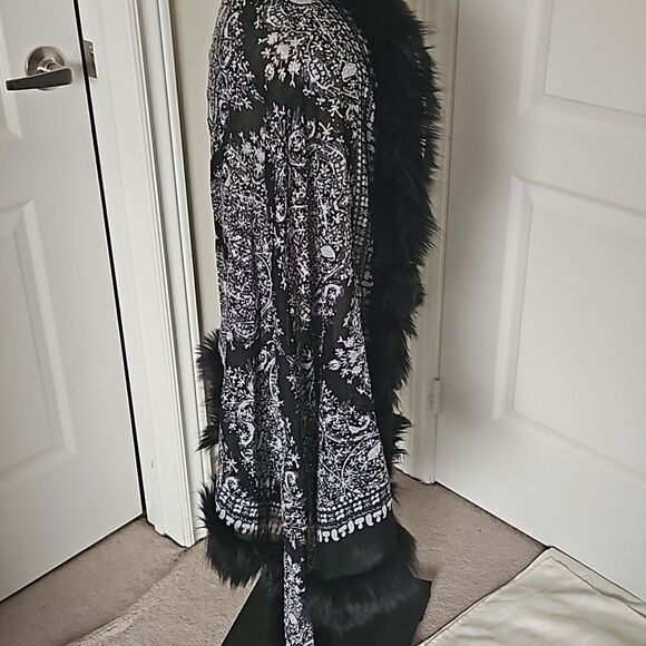 Taj Mahal Beaded Scarf With Faux Fur Trim Black/ Silver - Picture 6 of 16